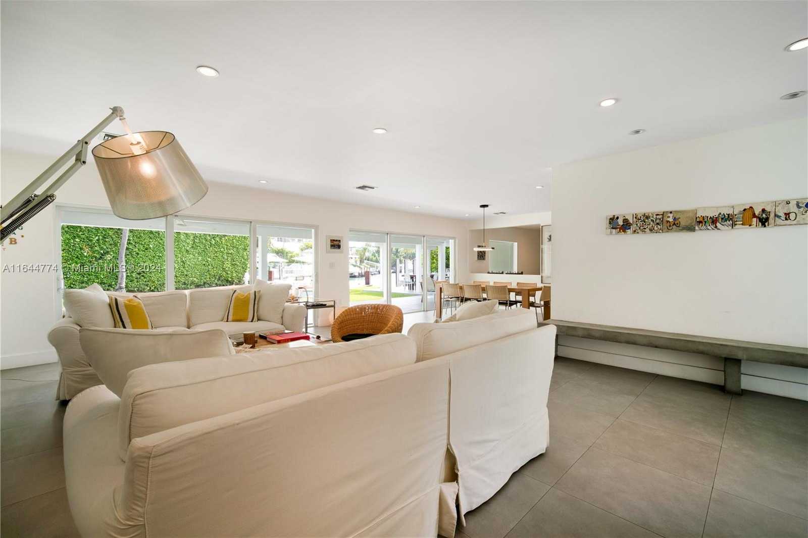 Small Image of 861 HARBOR DR, Key Biscayne Number 3