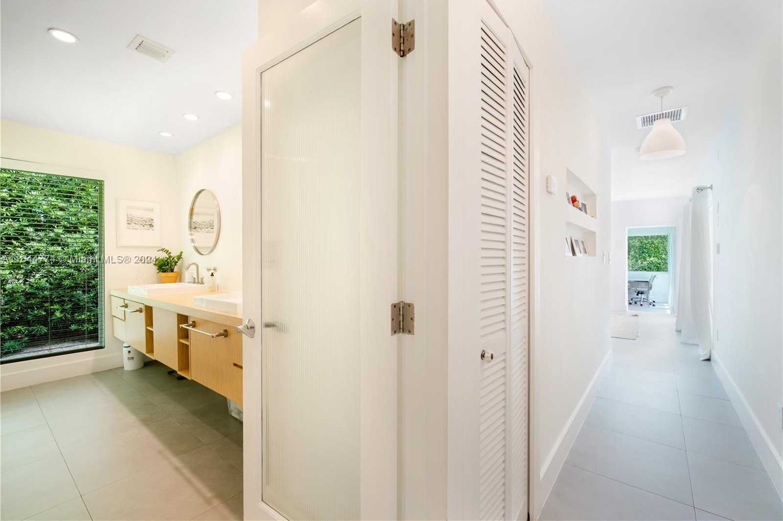 Small Image of 861 HARBOR DR, Key Biscayne Number 32