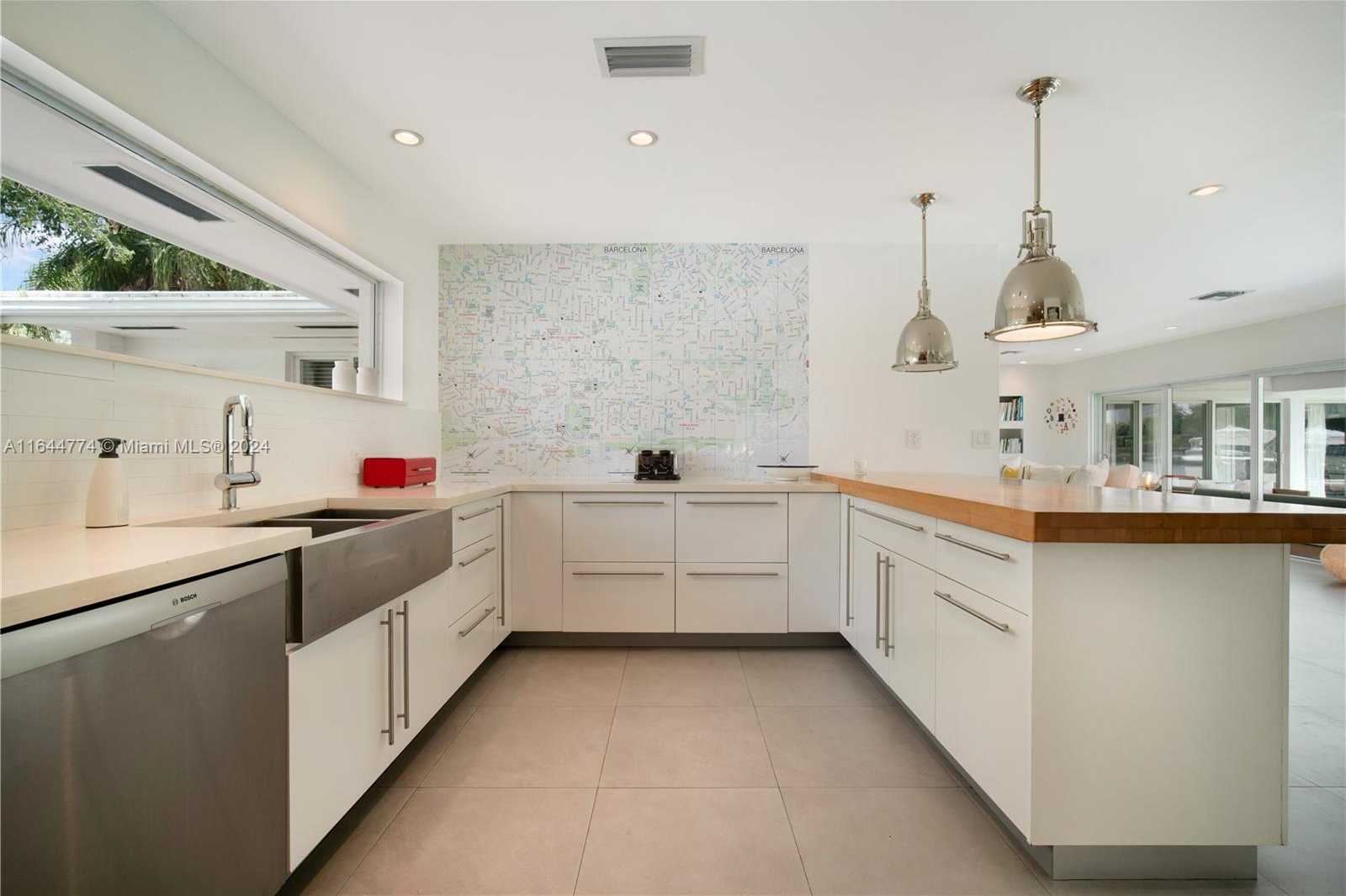 Small Image of 861 HARBOR DR, Key Biscayne Number 34