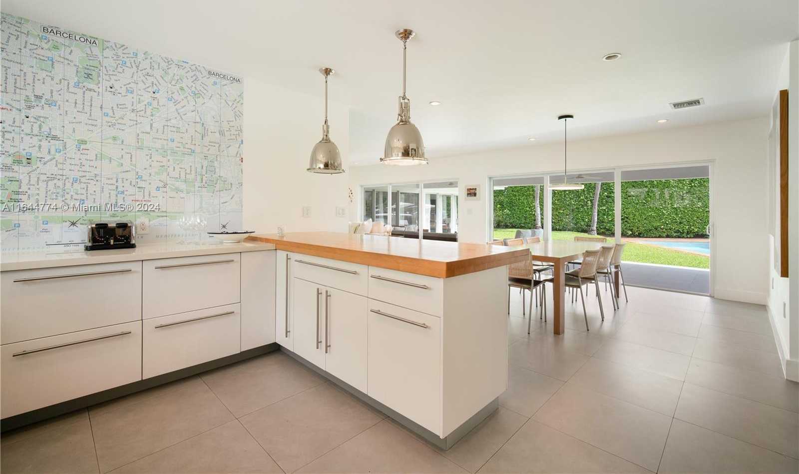 Small Image of 861 HARBOR DR, Key Biscayne Number 35