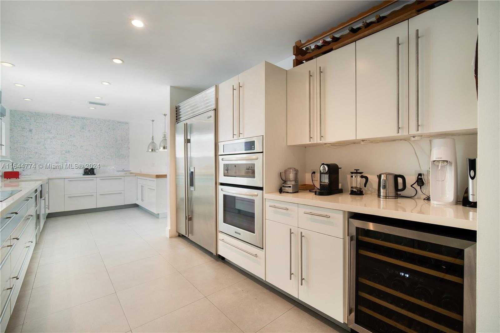 Small Image of 861 HARBOR DR, Key Biscayne Number 39