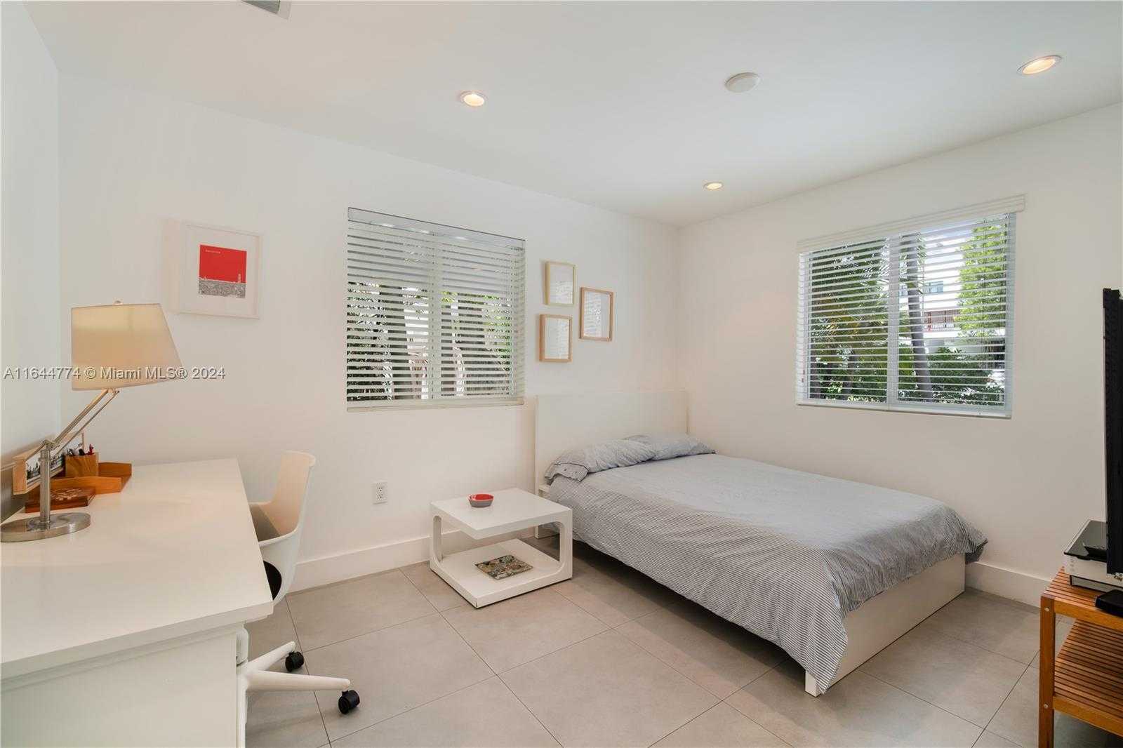 Small Image of 861 HARBOR DR, Key Biscayne Number 44