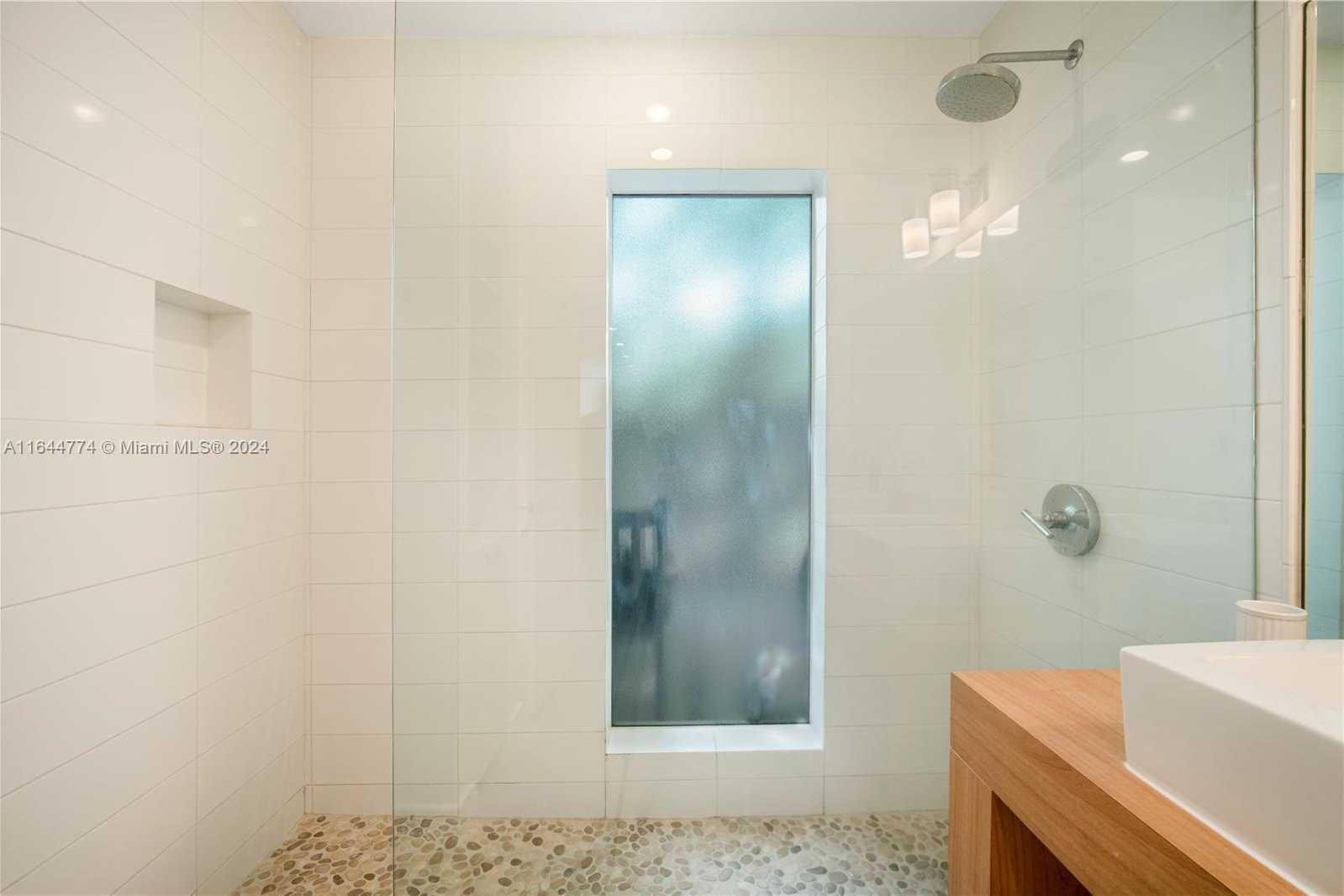 Small Image of 861 HARBOR DR, Key Biscayne Number 47