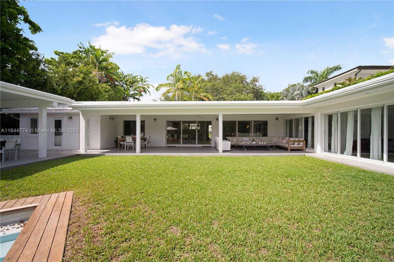 Small Image of 861 HARBOR DR, Key Biscayne Number 55