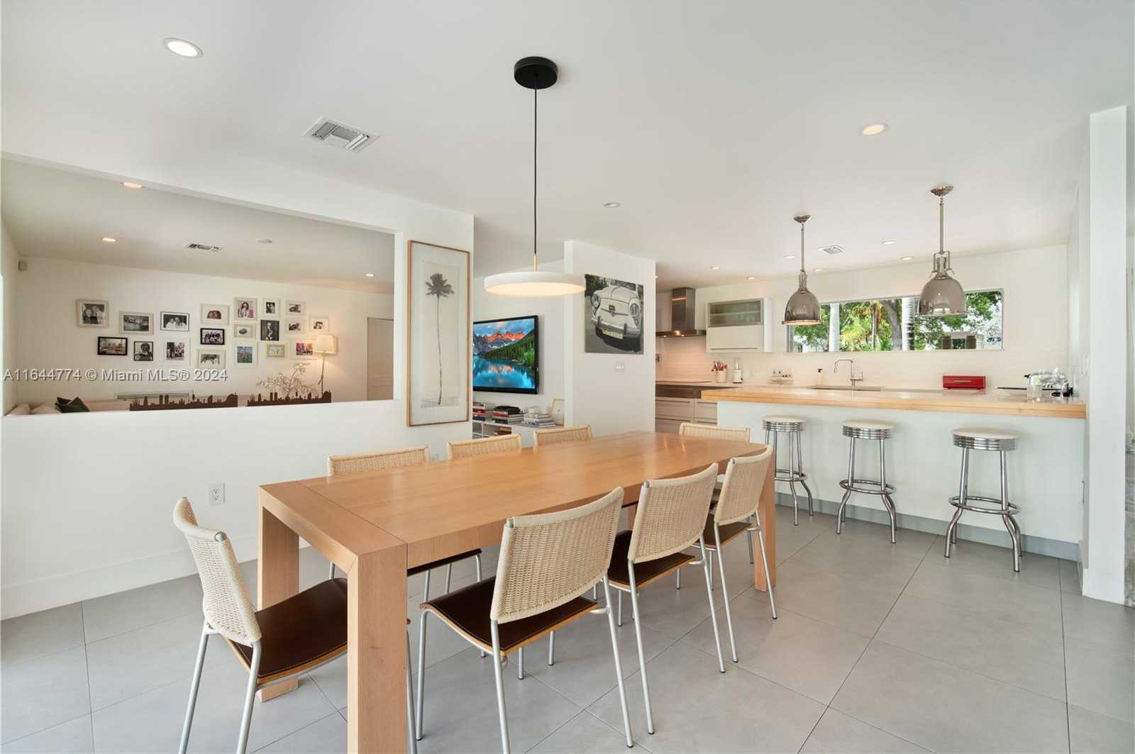 Small Image of 861 HARBOR DR, Key Biscayne Number 7