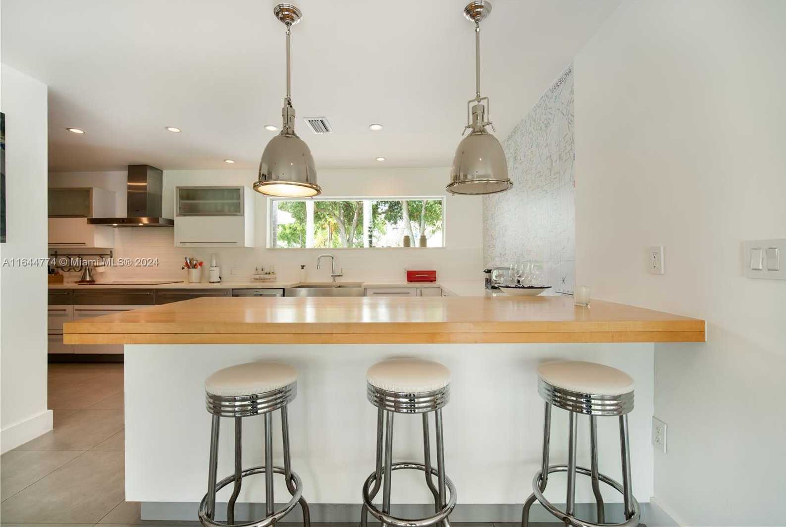 Small Image of 861 HARBOR DR, Key Biscayne Number 8