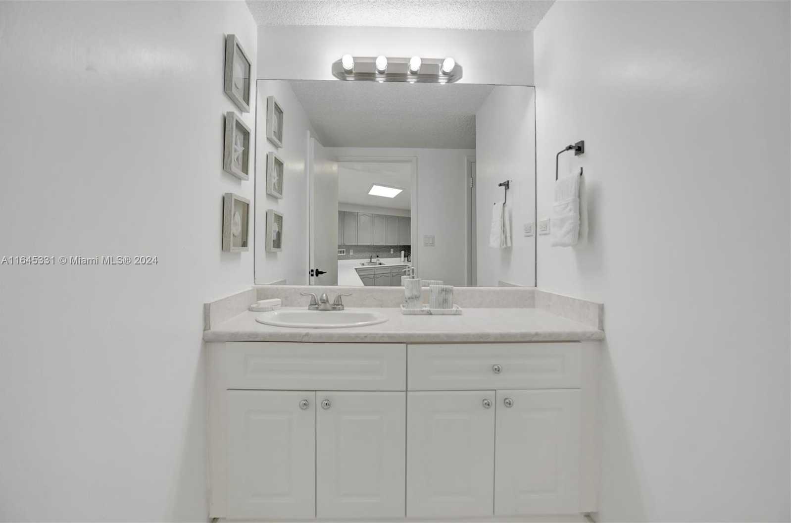 Small Image of 2301 COLLINS AVE #333, Miami Beach Number 13