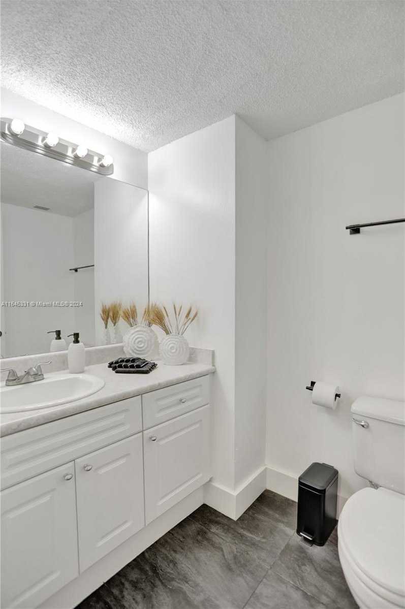 Small Image of 2301 COLLINS AVE #333, Miami Beach Number 15