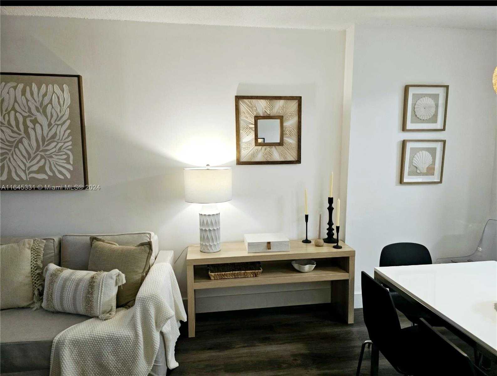 Small Image of 2301 COLLINS AVE #333, Miami Beach Number 3