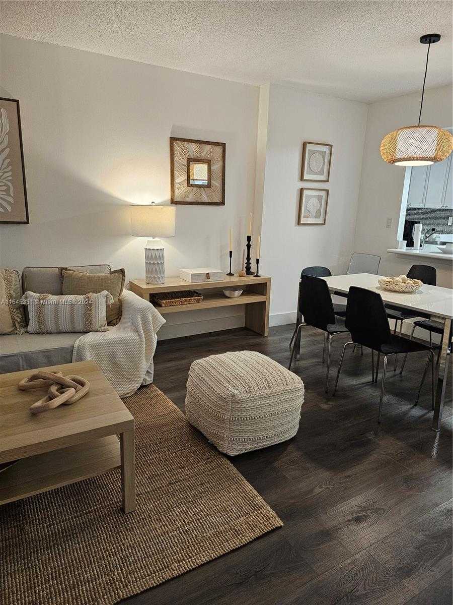 Small Image of 2301 COLLINS AVE #333, Miami Beach Number 4