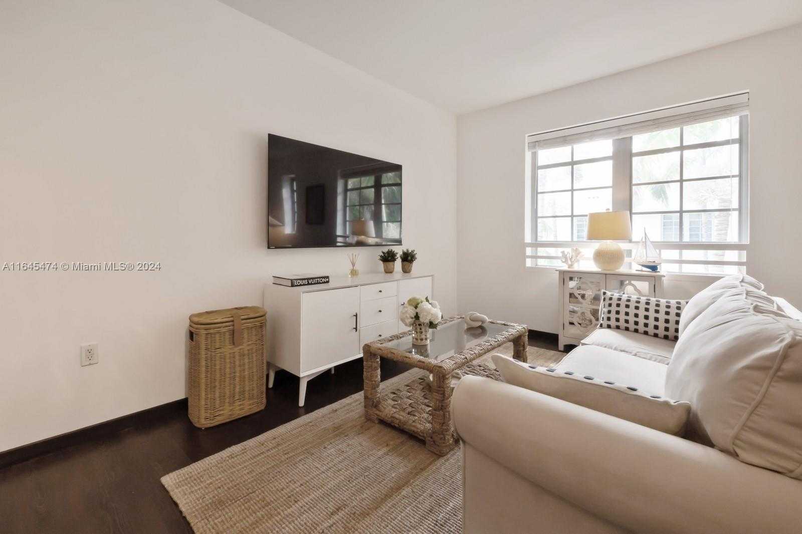 Small Image of 435 21 ST #310, Miami Beach Number 4