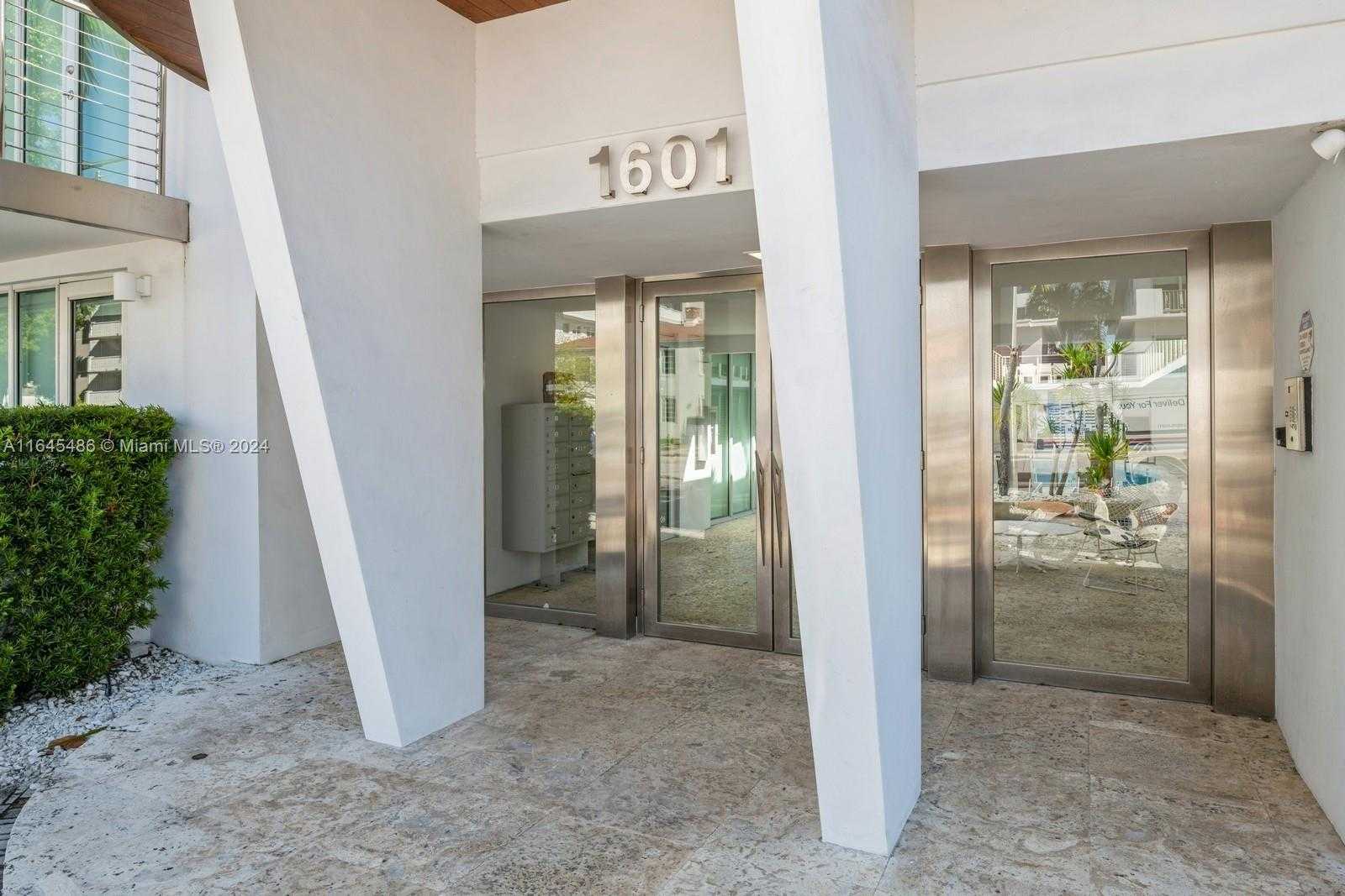 Small Image of 1601 WEST AVE #208, Miami Beach Number 3