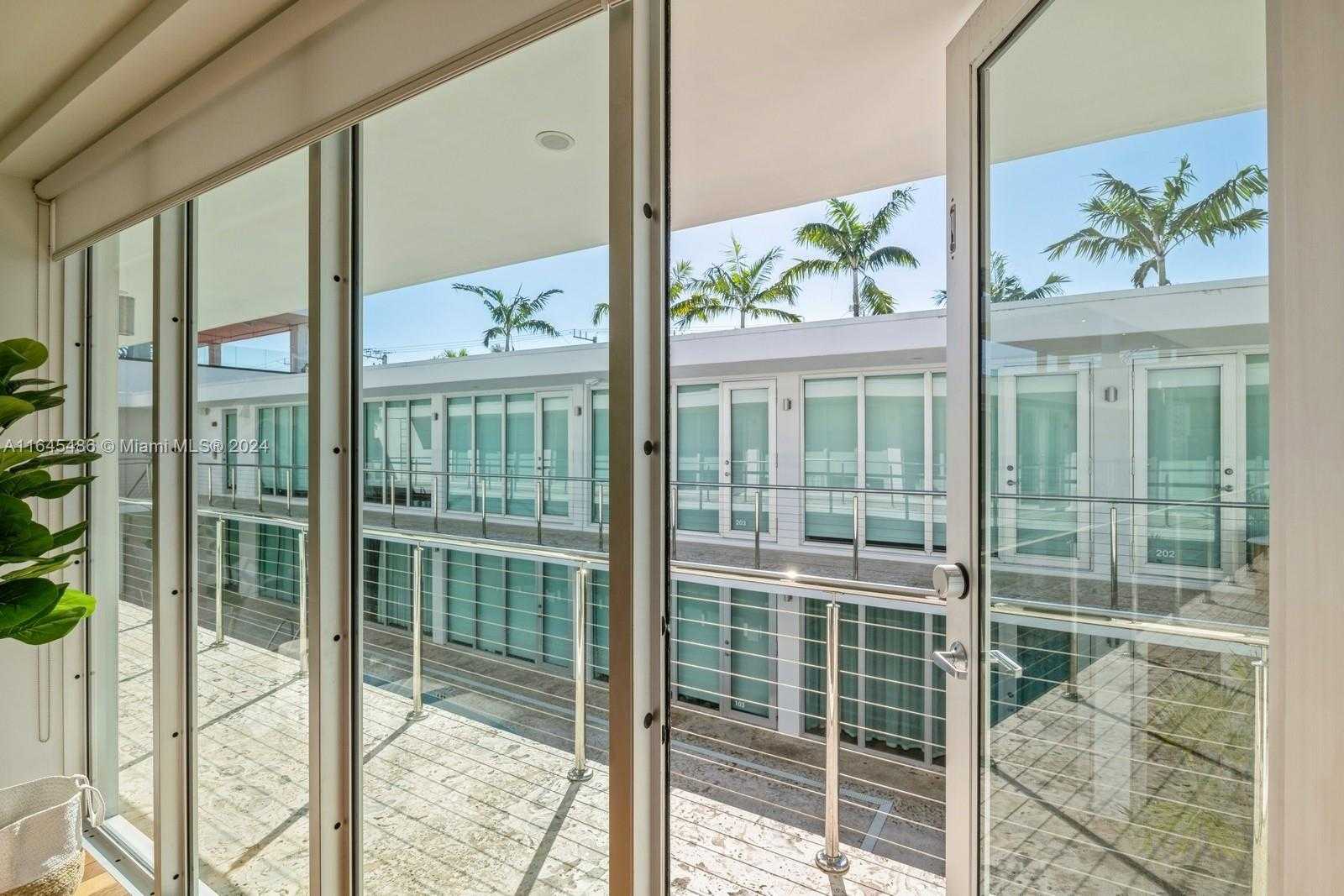 Small Image of 1601 WEST AVE #208, Miami Beach Number 6