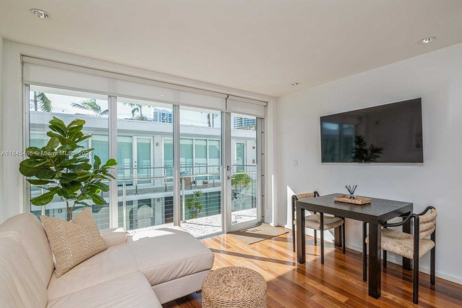 Small Image of 1601 WEST AVE #208, Miami Beach Number 9