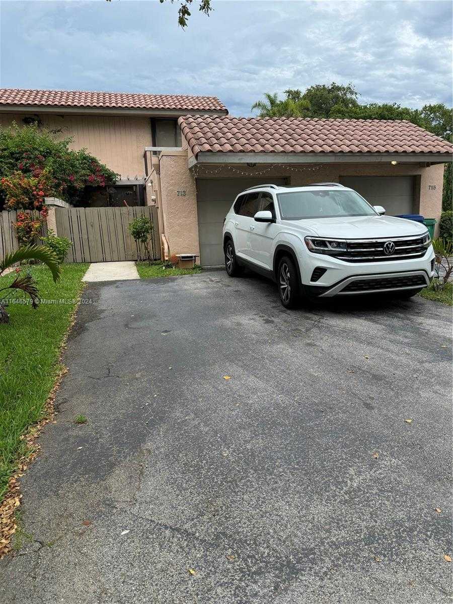 Small Image of 713 NORTH EAST 205TH TER #713, Miami Number 2