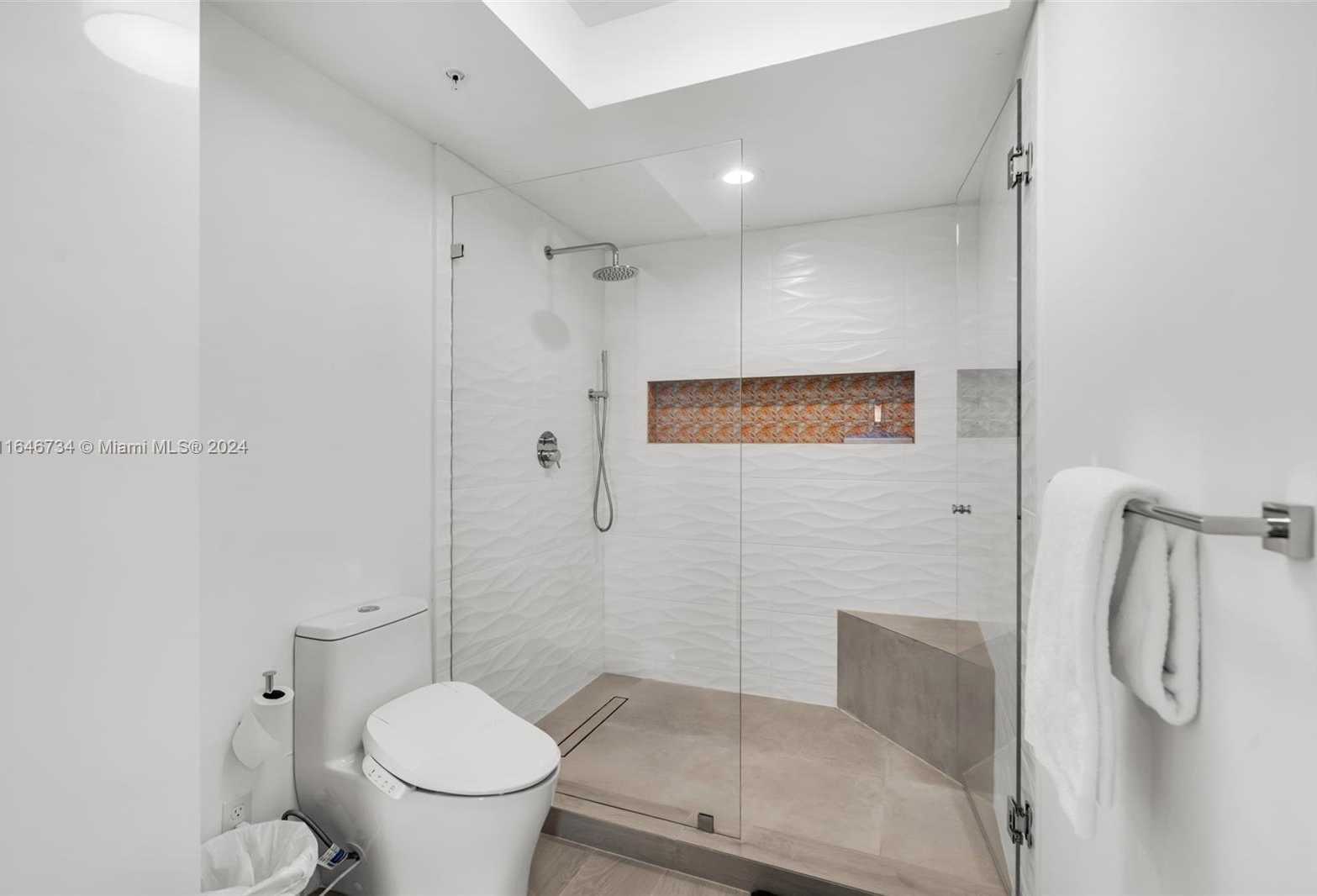 Small Image of 1500 OCEAN DR #1109, Miami Beach Number 16