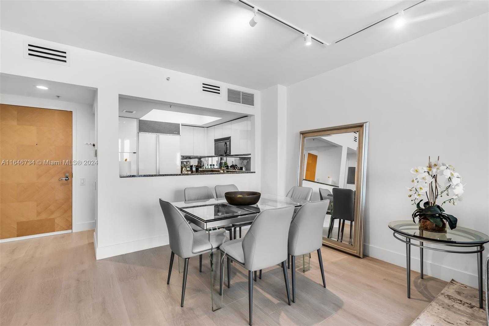Small Image of 1500 OCEAN DR #1109, Miami Beach Number 6