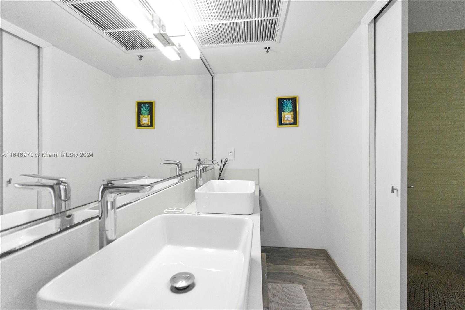 Small Image of 100 LINCOLN RD #548, Miami Beach Number 17