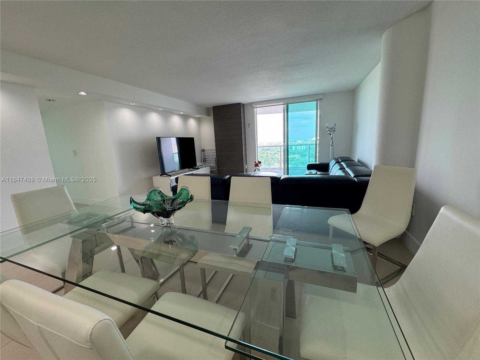 Small Image of 2101 BRICKELL AVE #1512, Miami Number 5