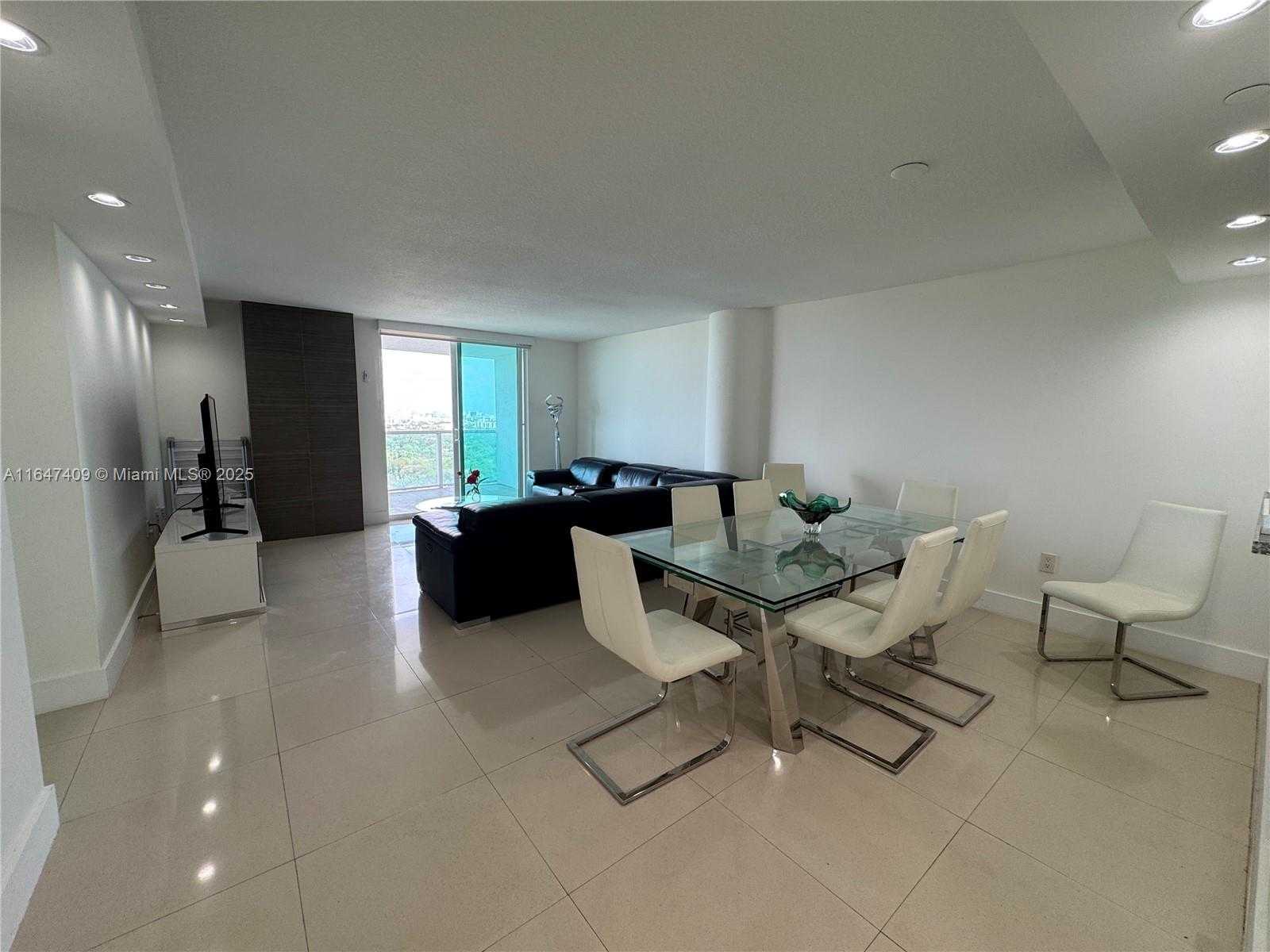 Small Image of 2101 BRICKELL AVE #1512, Miami Number 6