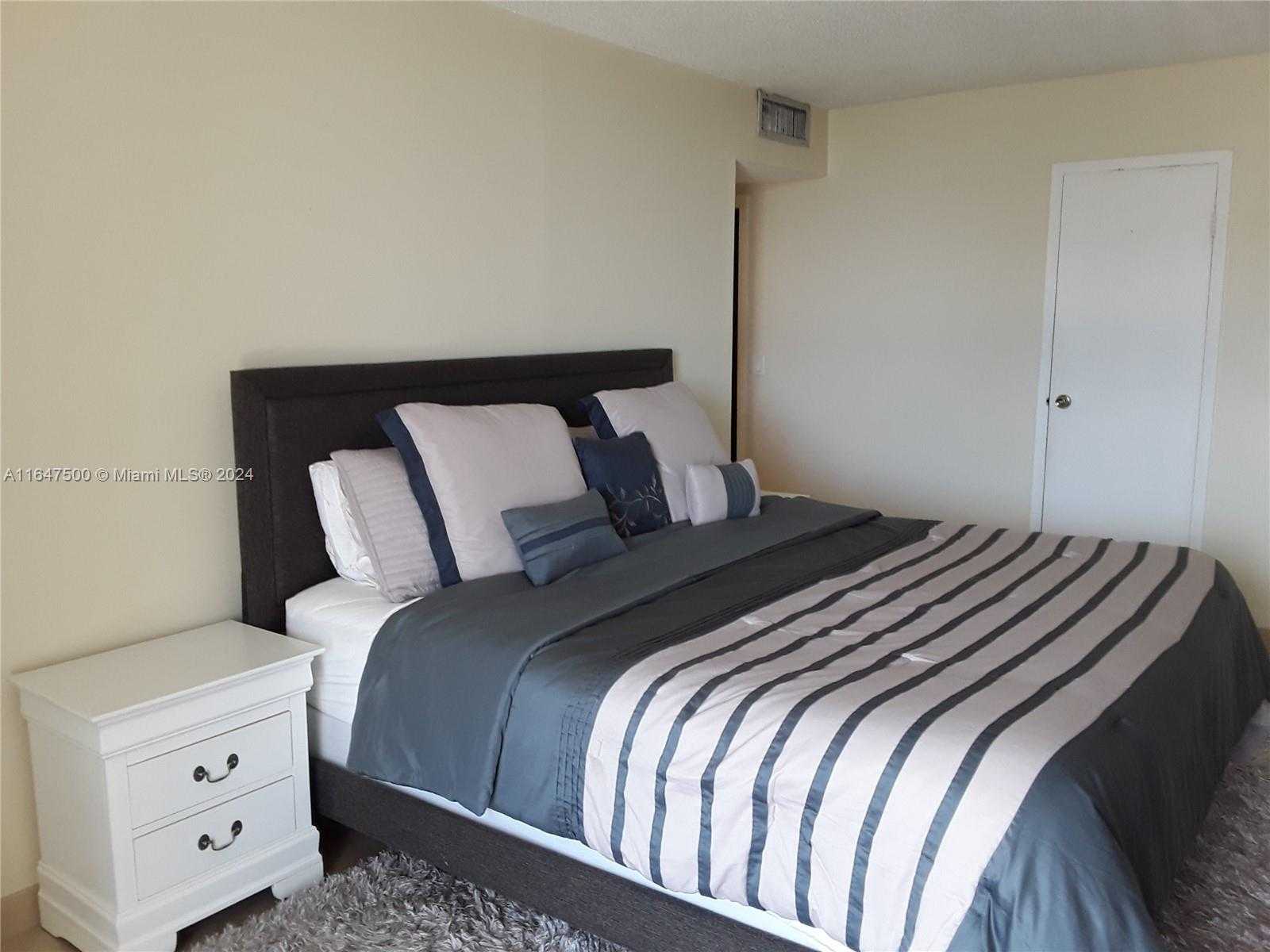 Small Image of 2017 SOUTH OCEAN DR #704, Hallandale Beach Number 15