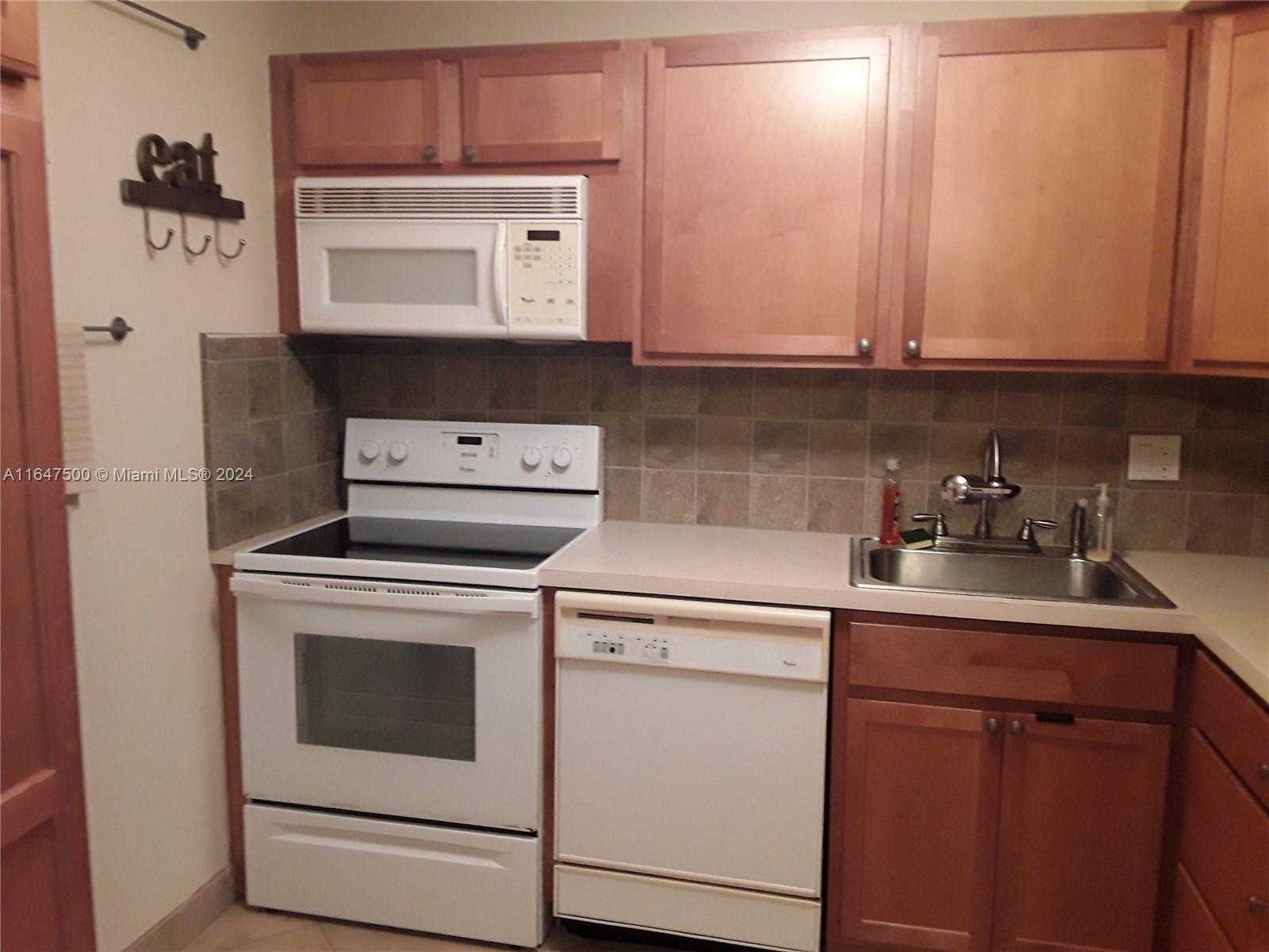 Small Image of 2017 SOUTH OCEAN DR #704, Hallandale Beach Number 4