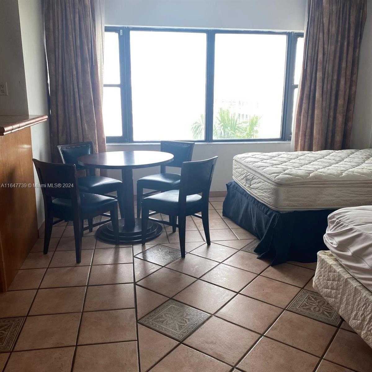 Small Image of 6345 COLLINS AVE #614, Miami Beach Number 4