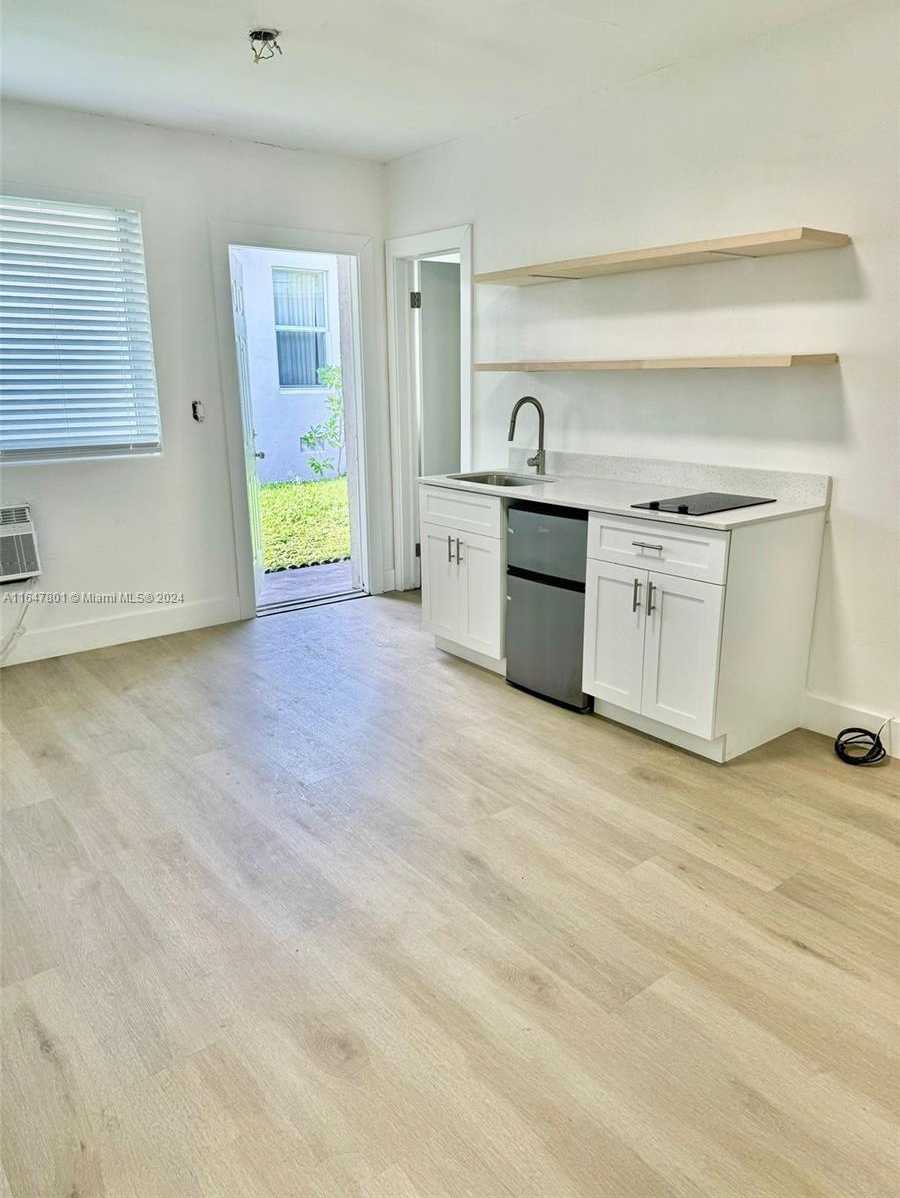 Small Image of 800 NORTH FEDERAL HWY #5, Hollywood Number 4