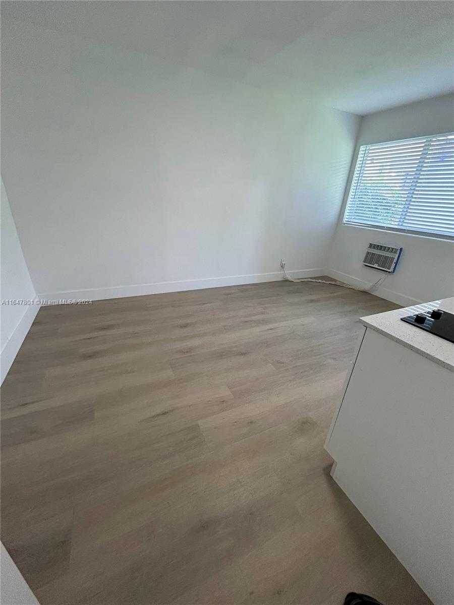 Small Image of 800 NORTH FEDERAL HWY #5, Hollywood Number 6