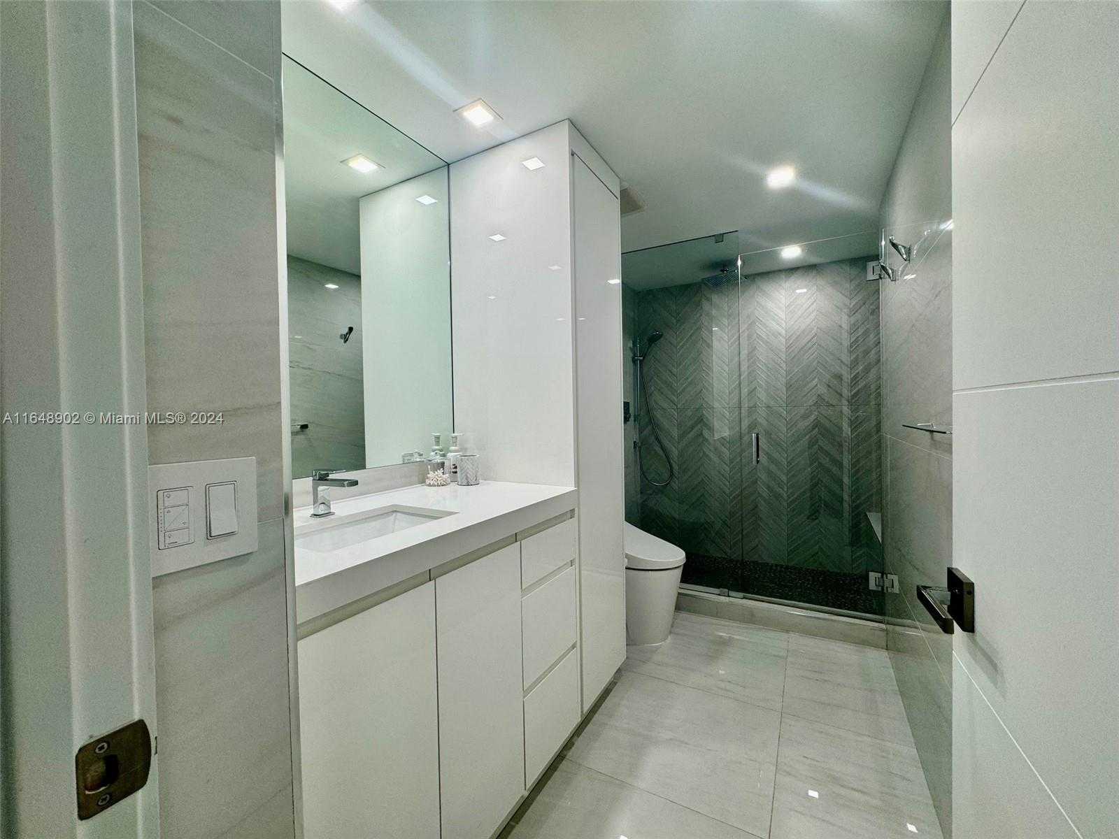Small Image of 9801 COLLINS AVE #5U, Bal Harbour Number 22