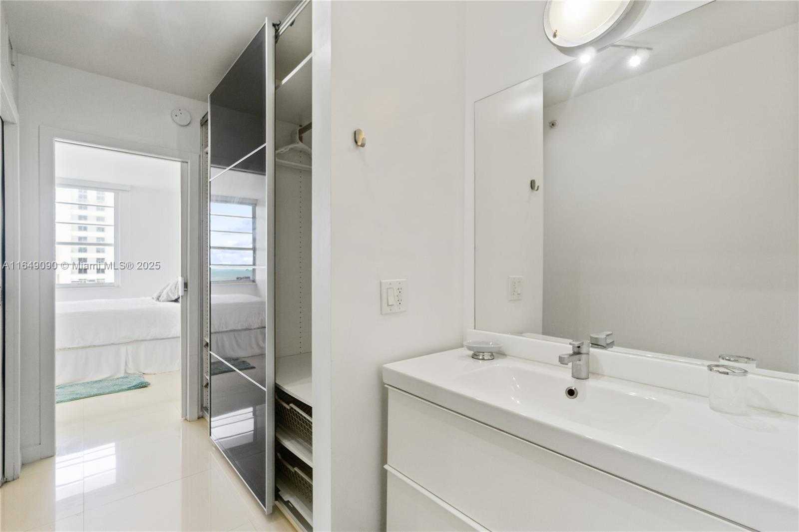 Small Image of 100 LINCOLN RD #1132, Miami Beach Number 8