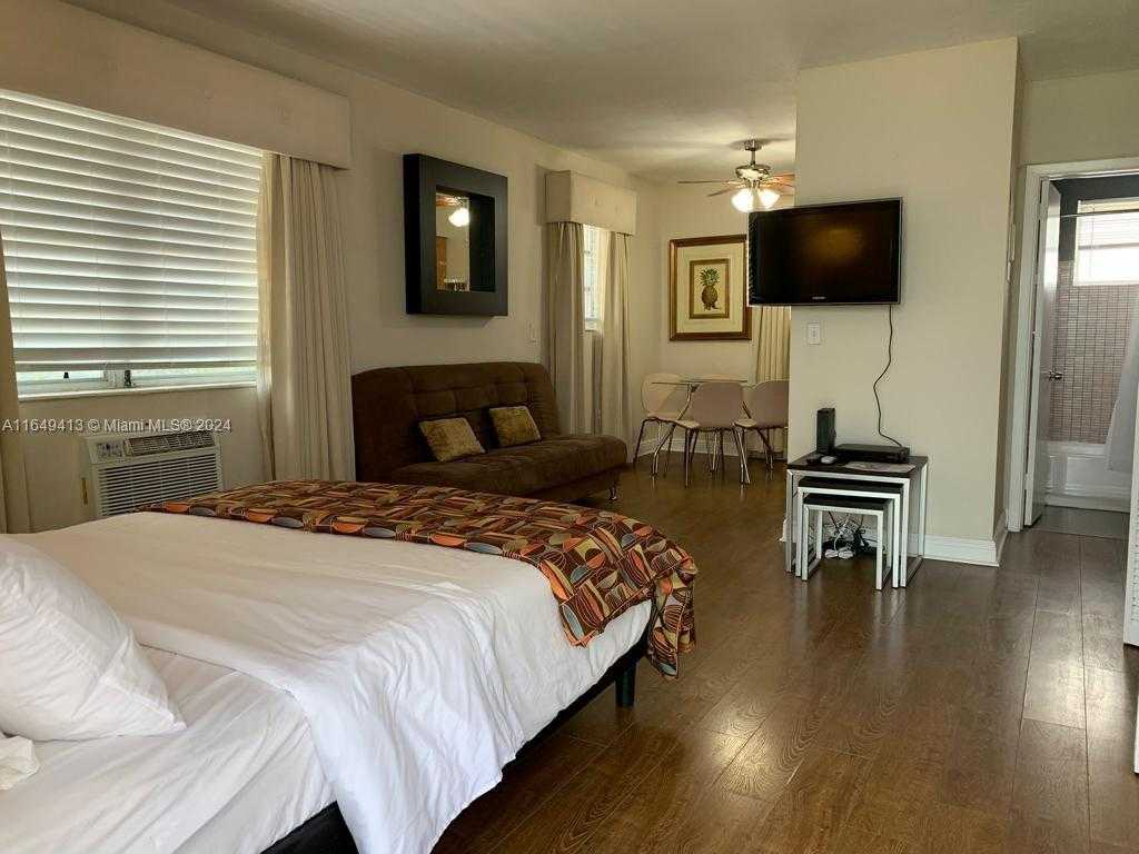 Small Image of 740 MICHIGAN AVE #10, Miami Beach Number 2