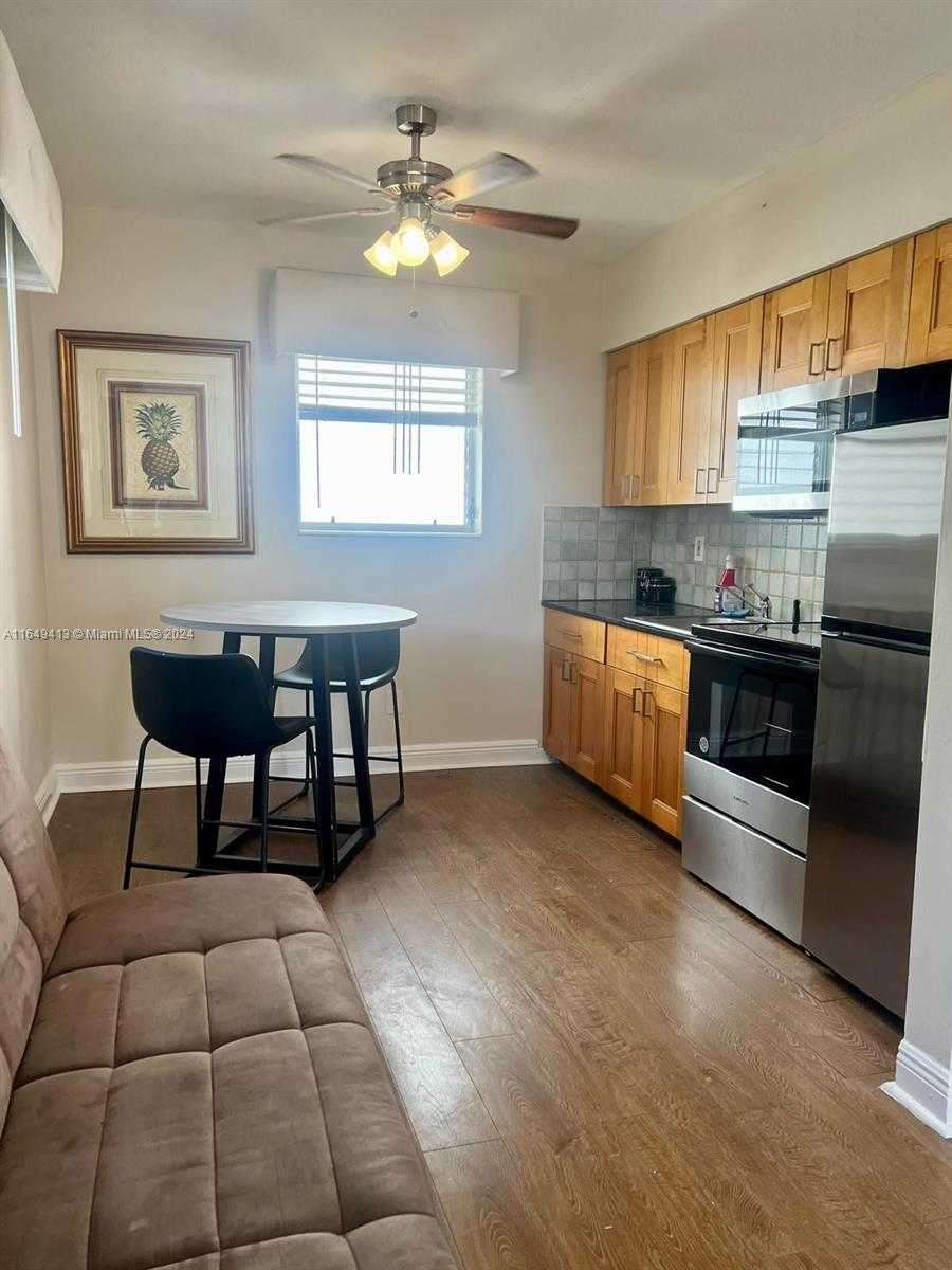 Small Image of 740 MICHIGAN AVE #10, Miami Beach Number 3
