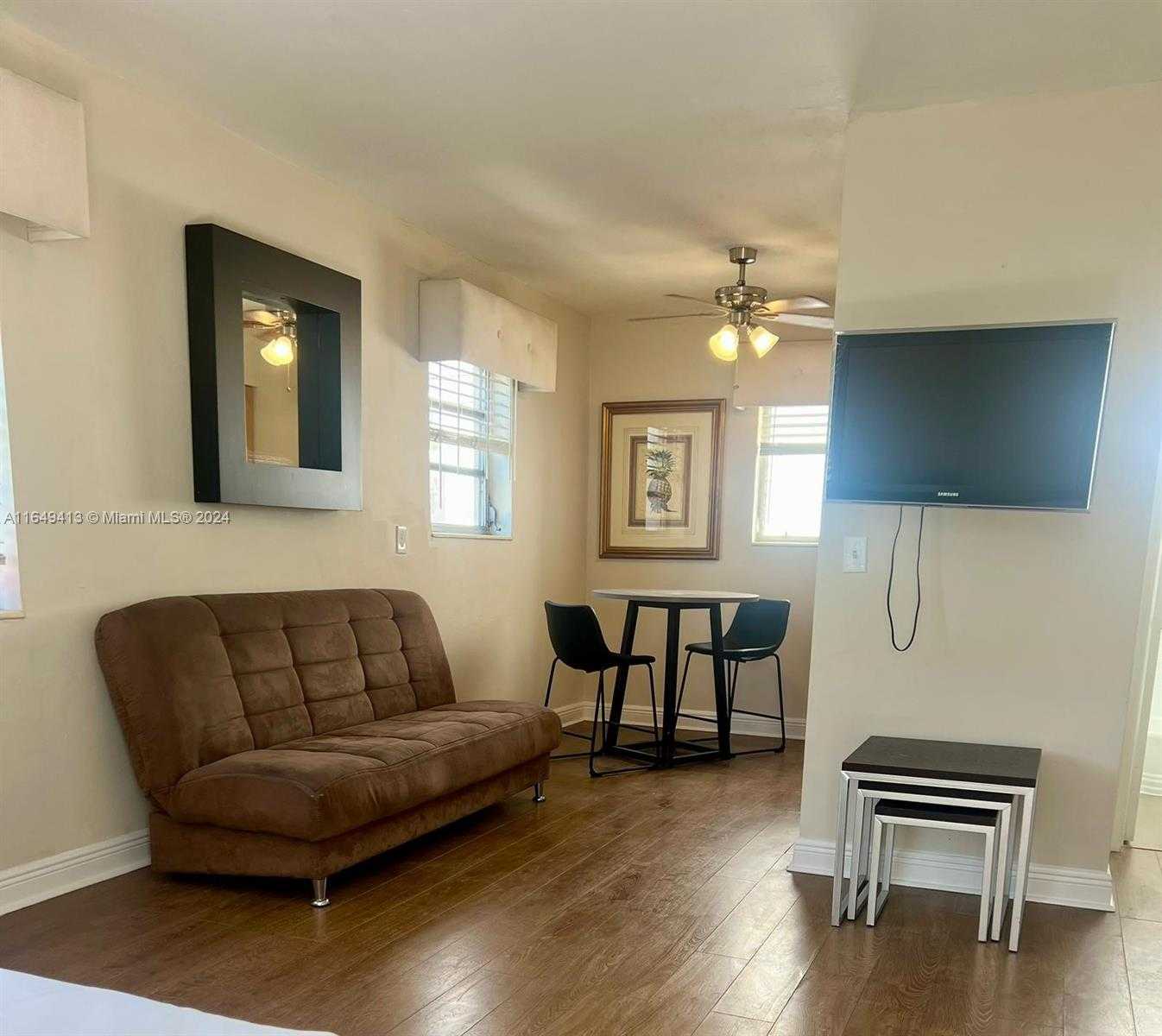 Small Image of 740 MICHIGAN AVE #10, Miami Beach Number 4
