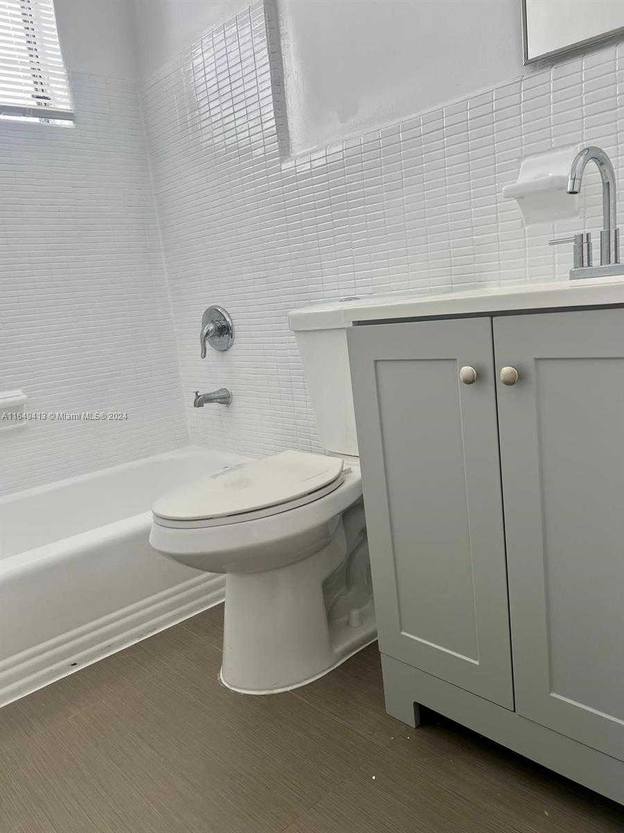 Small Image of 740 MICHIGAN AVE #10, Miami Beach Number 5