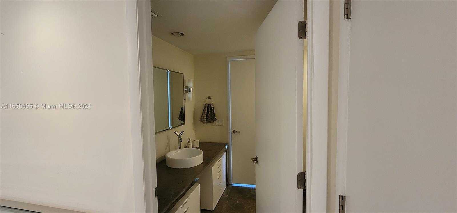 Small Image of 495 BRICKELL AVE #420, Miami Number 15