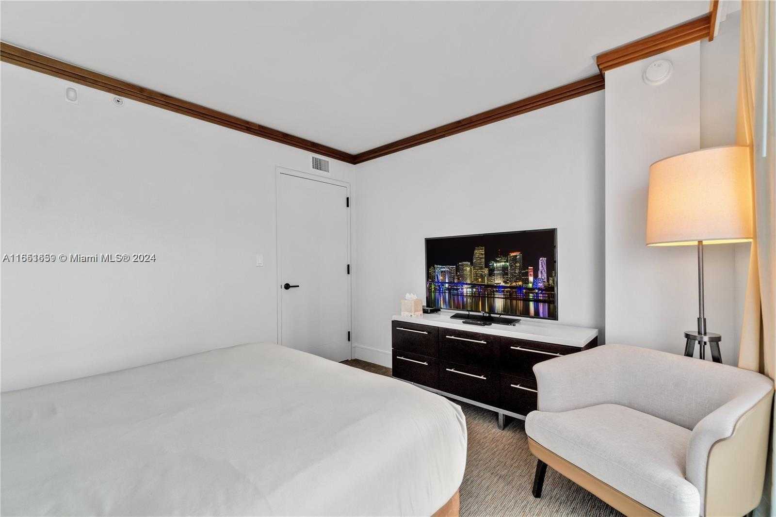 Small Image of 6801 COLLINS AVE #818, Miami Beach Number 10