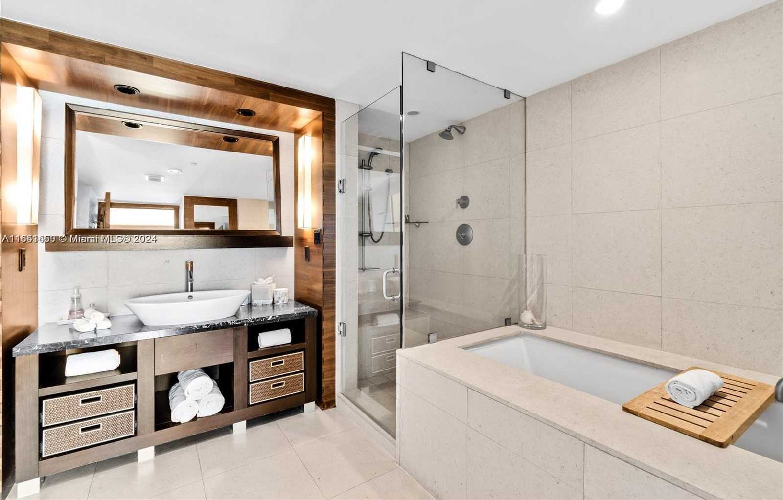Small Image of 6801 COLLINS AVE #818, Miami Beach Number 14