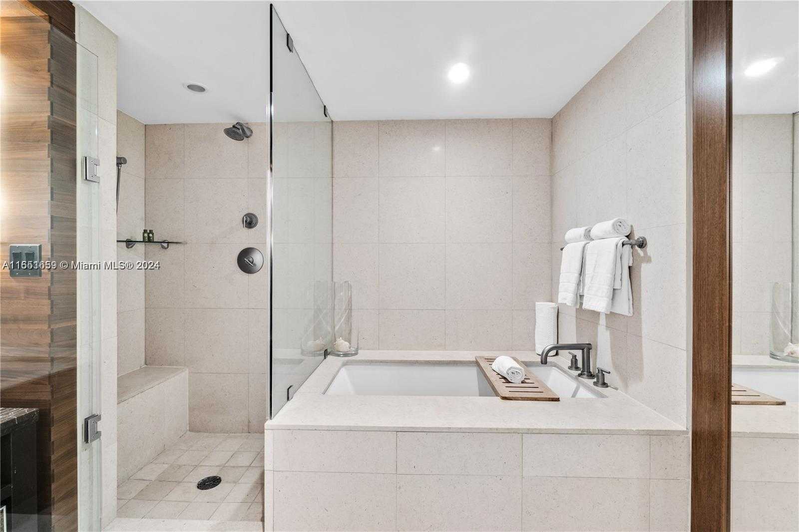 Small Image of 6801 COLLINS AVE #818, Miami Beach Number 15