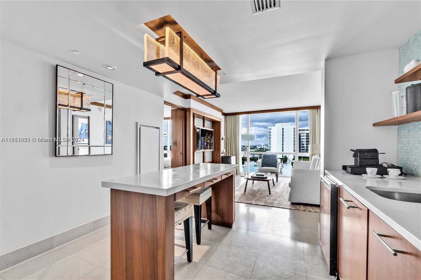 Small Image of 6801 COLLINS AVE #818, Miami Beach Number 4