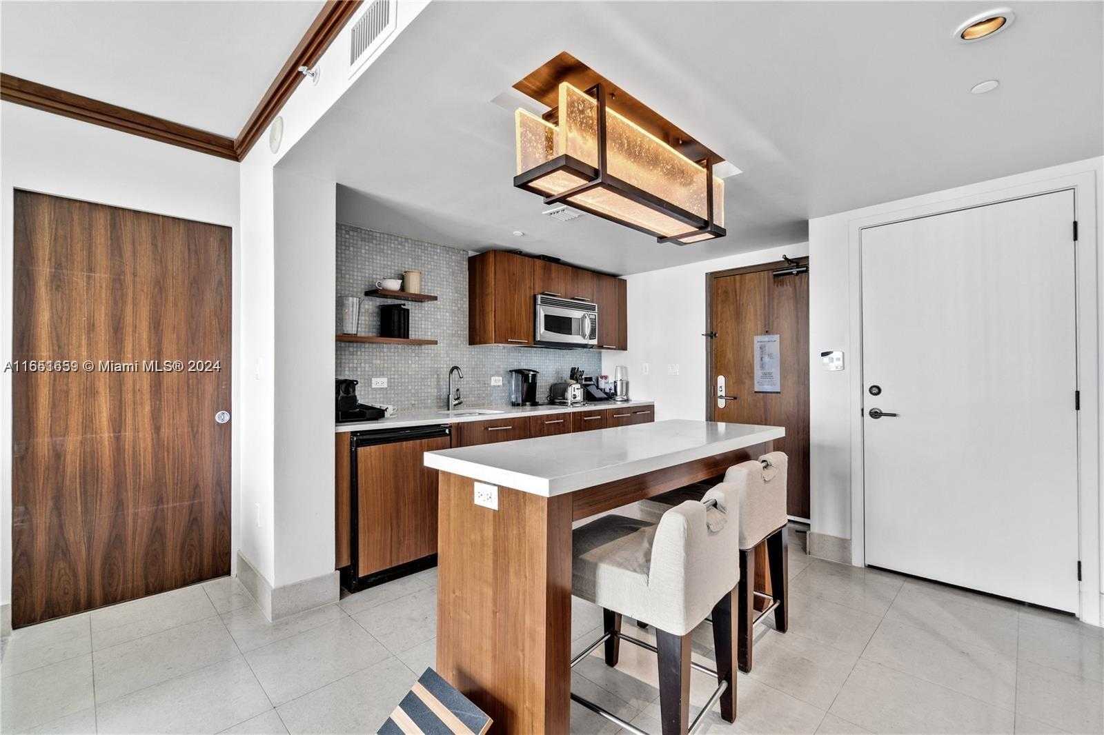 Small Image of 6801 COLLINS AVE #818, Miami Beach Number 5