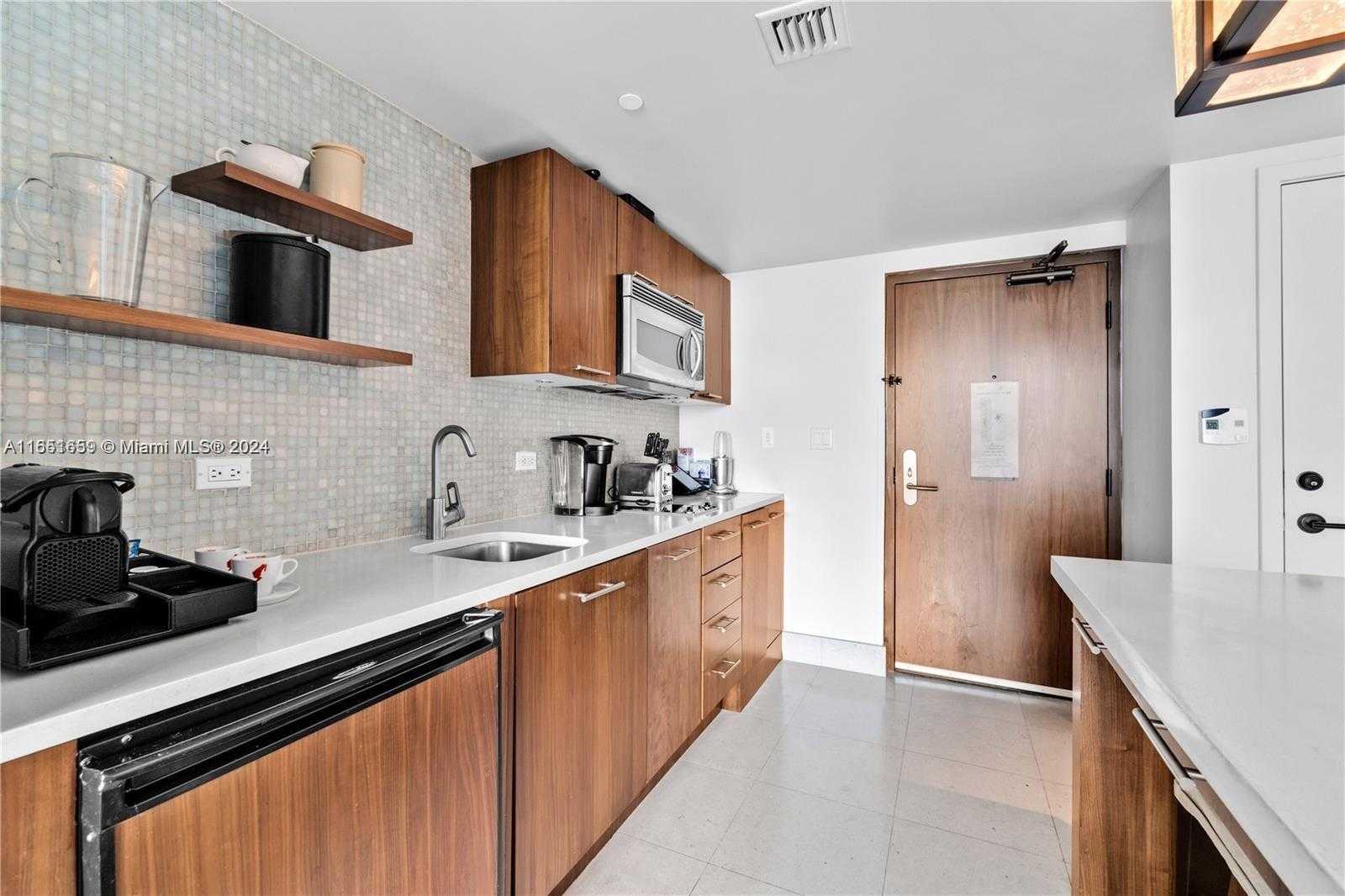 Small Image of 6801 COLLINS AVE #818, Miami Beach Number 7