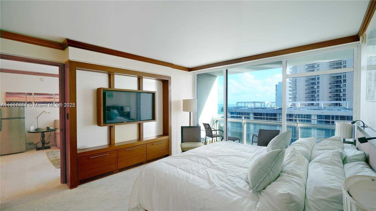 Small Image of 6801 COLLINS AVE #710, Miami Beach Number 4