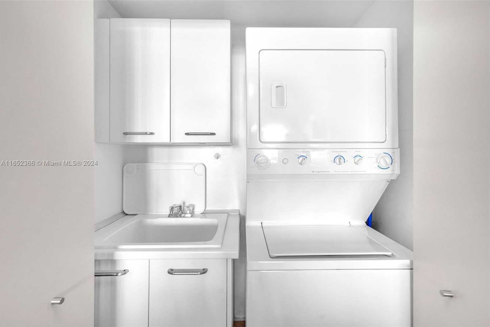 Small Image of 1331 BRICKELL BAY DR #3609, Miami Number 31