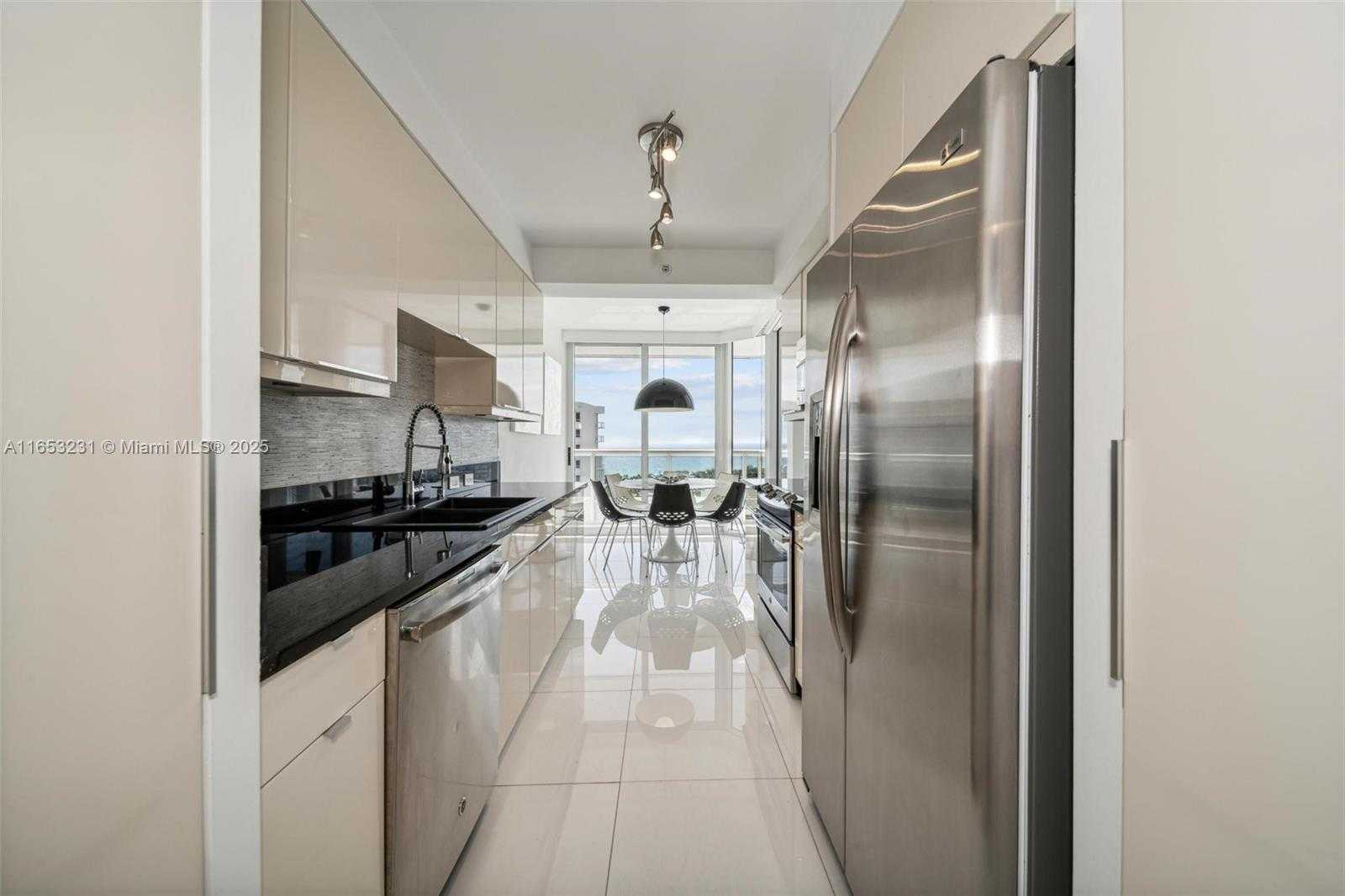 Small Image of 21055 YACHT CLUB DR #3101, Aventura Number 18