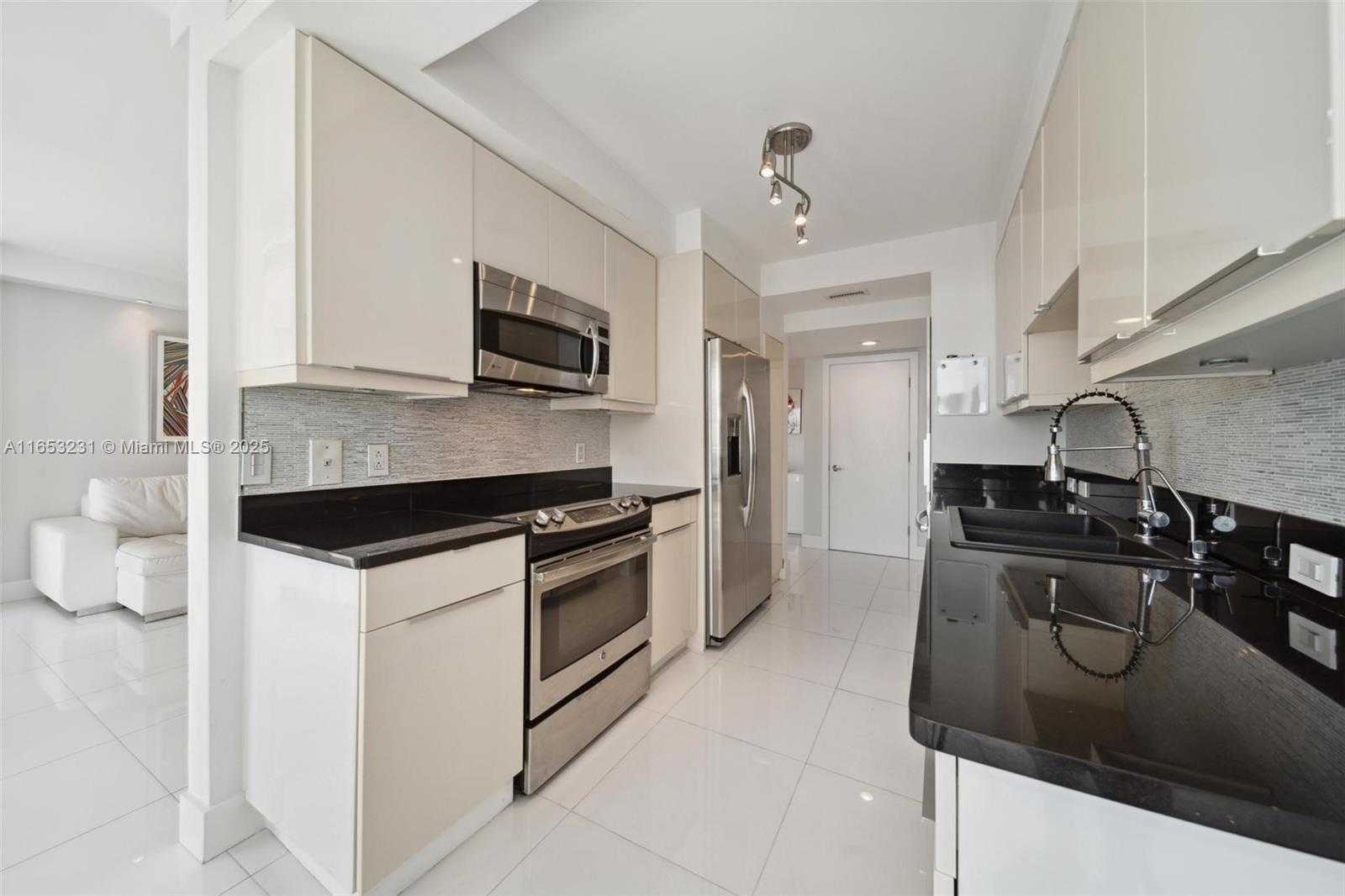 Small Image of 21055 YACHT CLUB DR #3101, Aventura Number 22