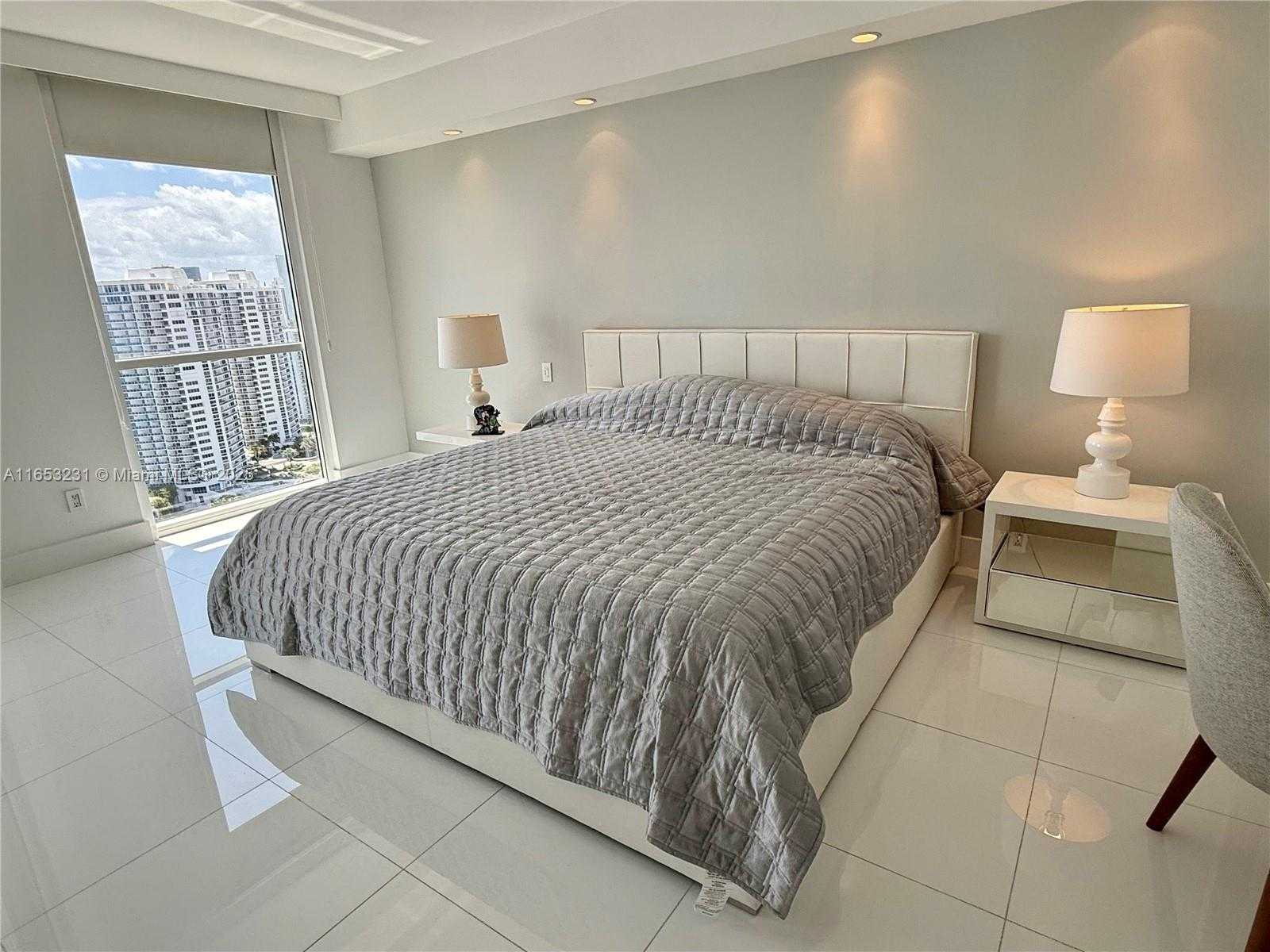 Small Image of 21055 YACHT CLUB DR #3101, Aventura Number 24