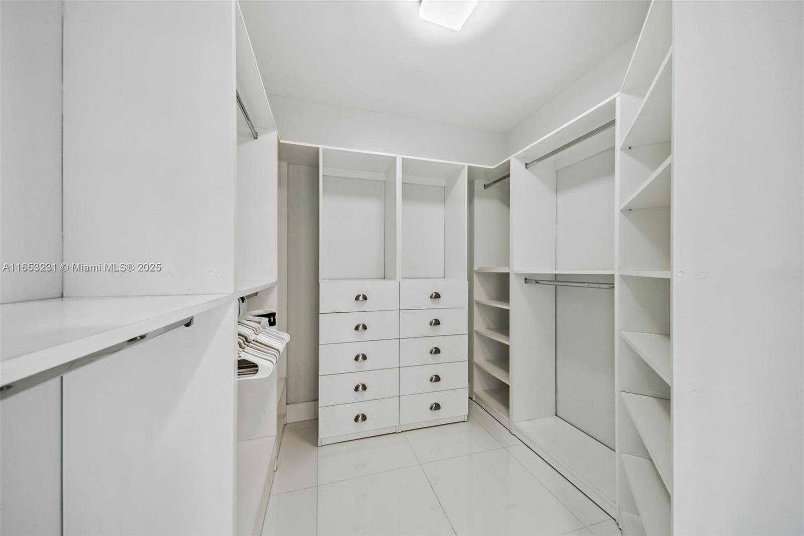 Small Image of 21055 YACHT CLUB DR #3101, Aventura Number 26