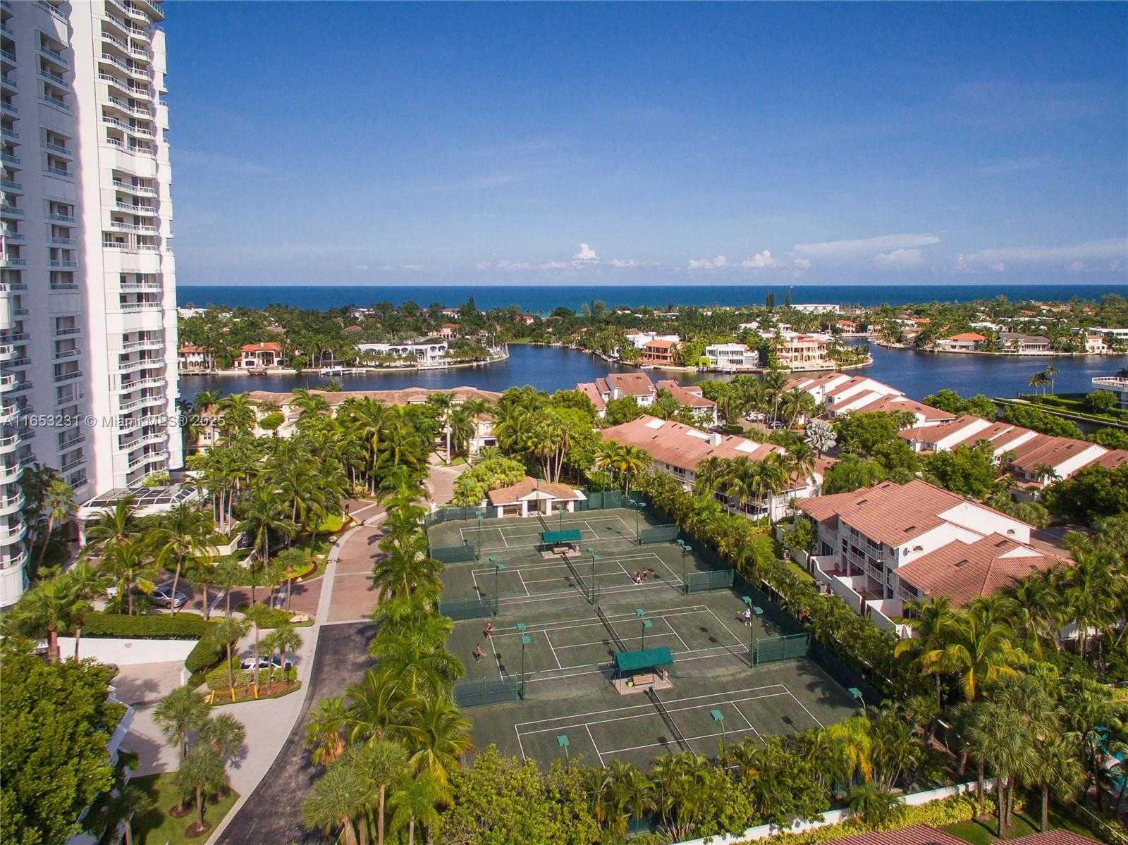 Small Image of 21055 YACHT CLUB DR #3101, Aventura Number 27