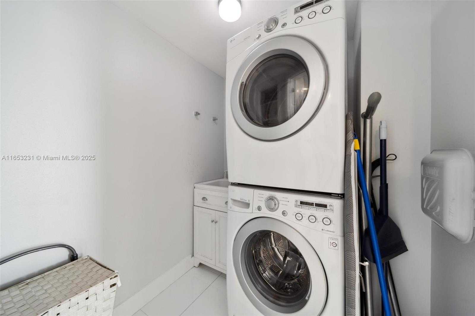 Small Image of 21055 YACHT CLUB DR #3101, Aventura Number 39